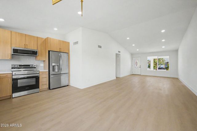 10826 W MONTECITO Avenue, Phoenix, AZ 85037