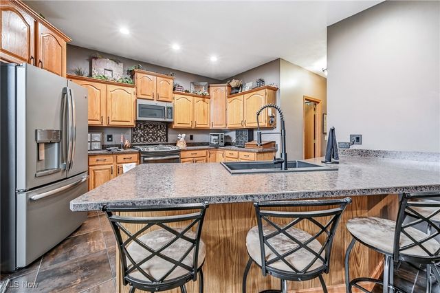 52 Lakhani Lane, Canfield, OH 44406