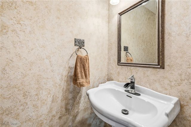 52 Lakhani Lane, Canfield, OH 44406