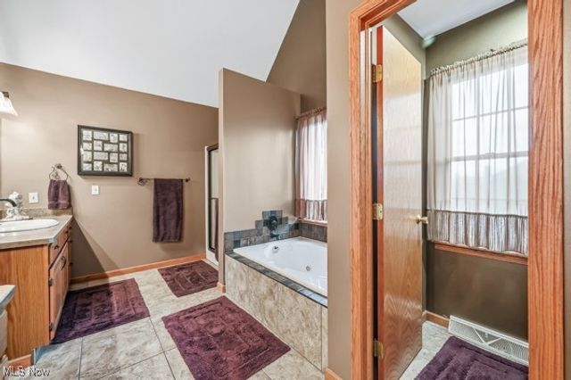 52 Lakhani Lane, Canfield, OH 44406