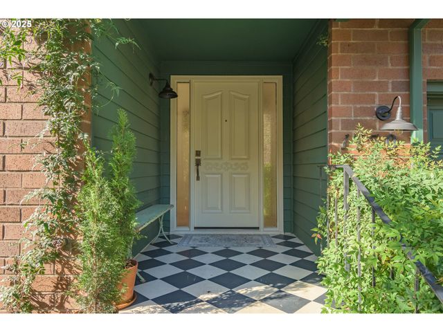 1750 TABOR St, Eugene, OR 97401