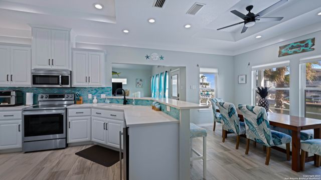 303 Square Rigger, Rockport, TX 78382