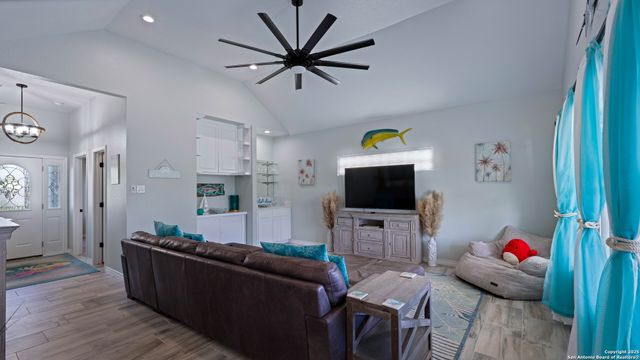 303 Square Rigger, Rockport, TX 78382