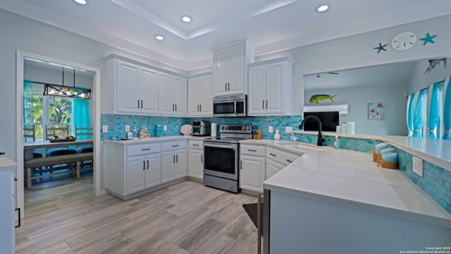 303 Square Rigger, Rockport, TX 78382