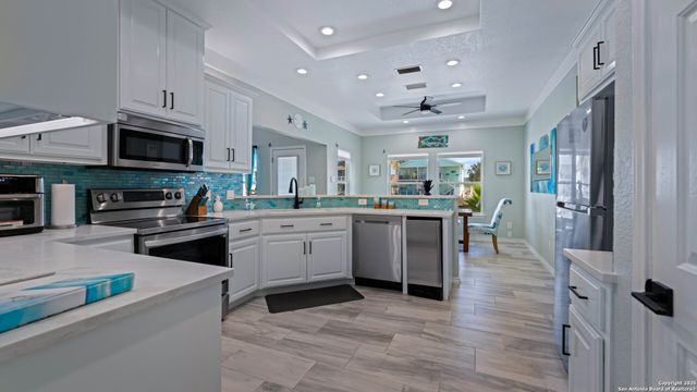 303 Square Rigger, Rockport, TX 78382