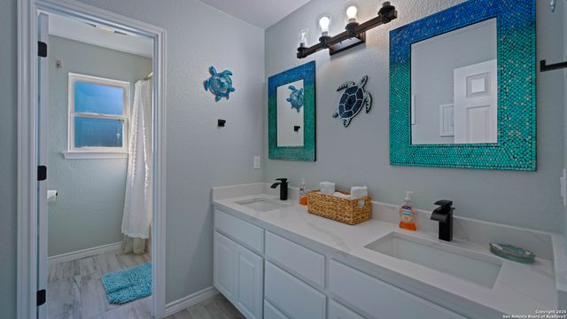 303 Square Rigger, Rockport, TX 78382