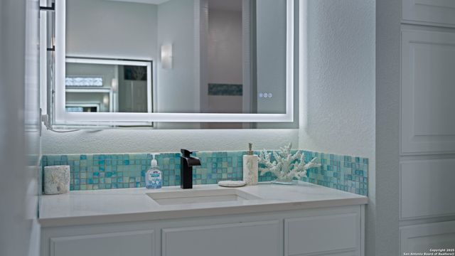 303 Square Rigger, Rockport, TX 78382