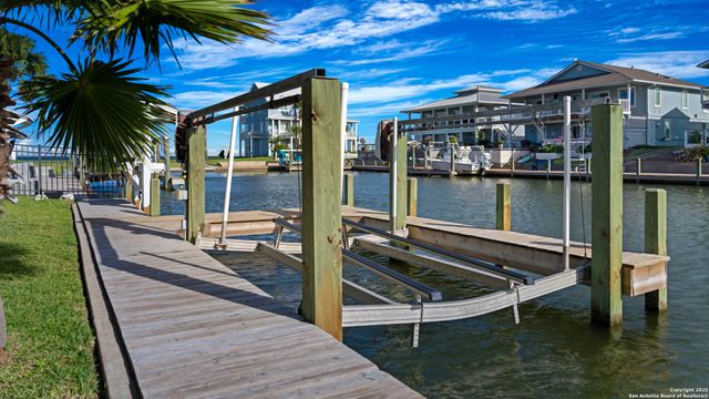 303 Square Rigger, Rockport, TX 78382