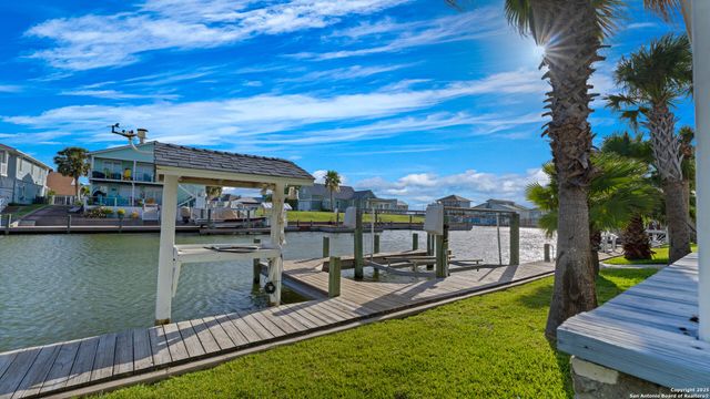 303 Square Rigger, Rockport, TX 78382