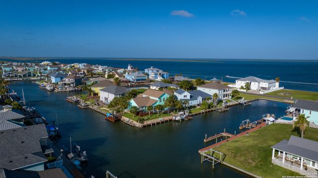 303 Square Rigger, Rockport, TX 78382