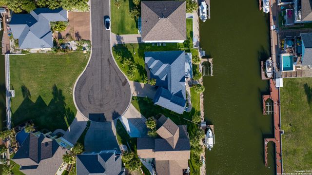 303 Square Rigger, Rockport, TX 78382