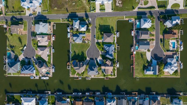 303 Square Rigger, Rockport, TX 78382