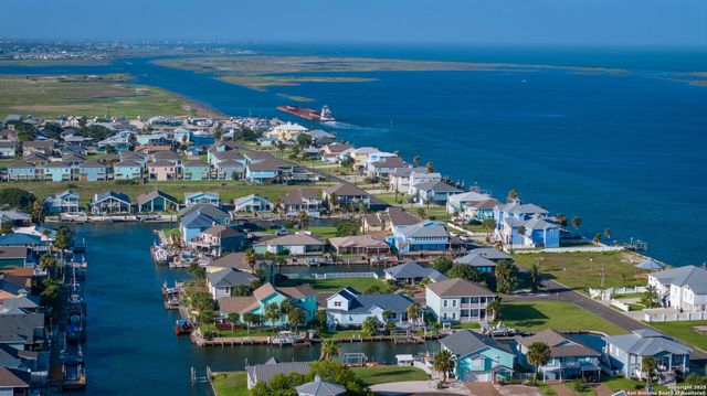 303 Square Rigger, Rockport, TX 78382