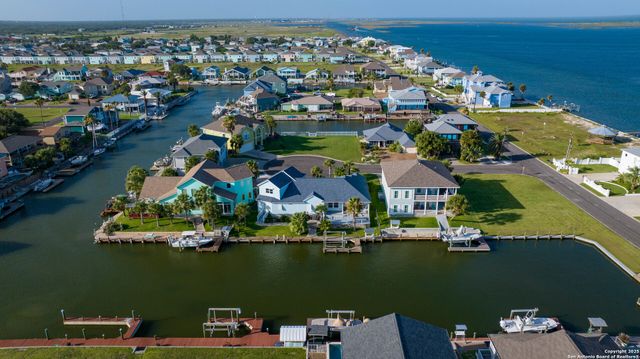 303 Square Rigger, Rockport, TX 78382