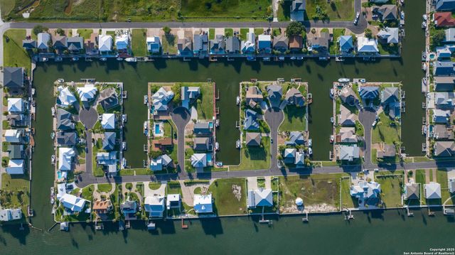 303 Square Rigger, Rockport, TX 78382
