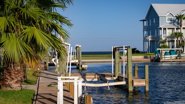 303 Square Rigger, Rockport, TX 78382