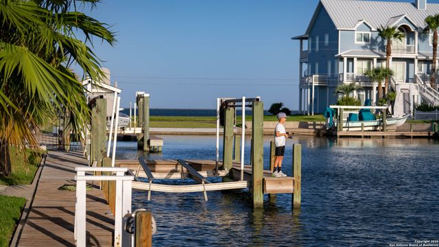 303 Square Rigger, Rockport, TX 78382