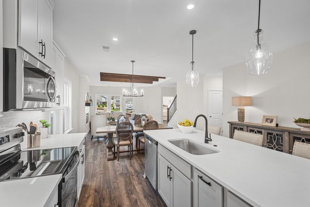 1925 Hildebrand Lane, Columbia, TN 38401