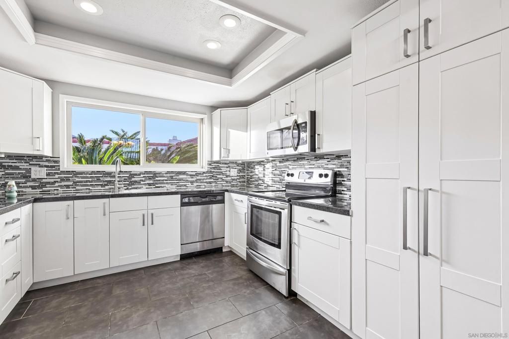 31908 Del Cielo Este 4C, Bonsall, CA 92003 — photo 2