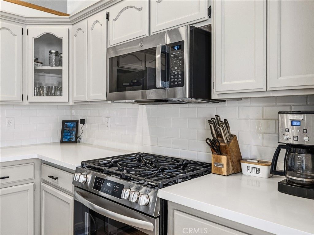 Image 10 of property listing at 18965 Shetland Road, Apple Valley, CA 92308