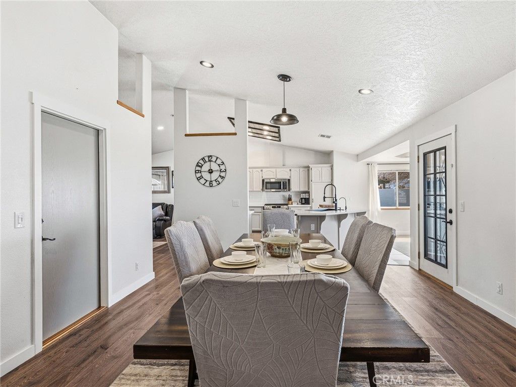 Image 15 of property listing at 18965 Shetland Road, Apple Valley, CA 92308