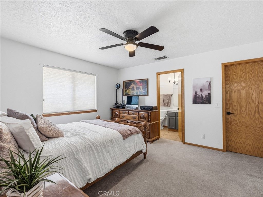 Image 16 of property listing at 18965 Shetland Road, Apple Valley, CA 92308