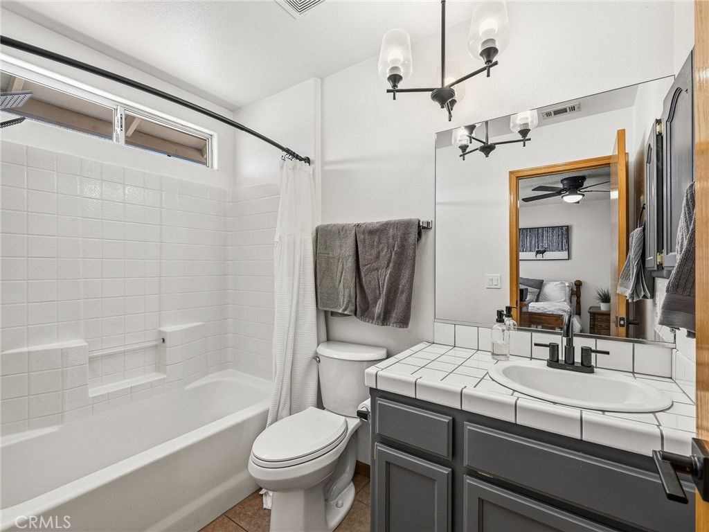 Image 18 of property listing at 18965 Shetland Road, Apple Valley, CA 92308