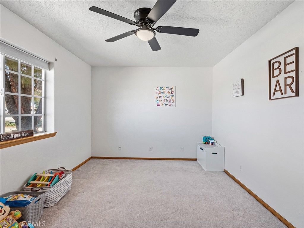 Image 23 of property listing at 18965 Shetland Road, Apple Valley, CA 92308