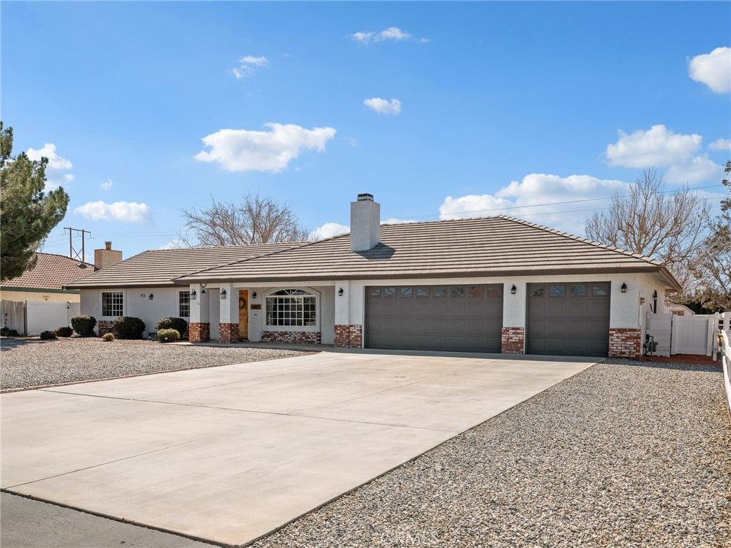Image 31 of property listing at 18965 Shetland Road, Apple Valley, CA 92308