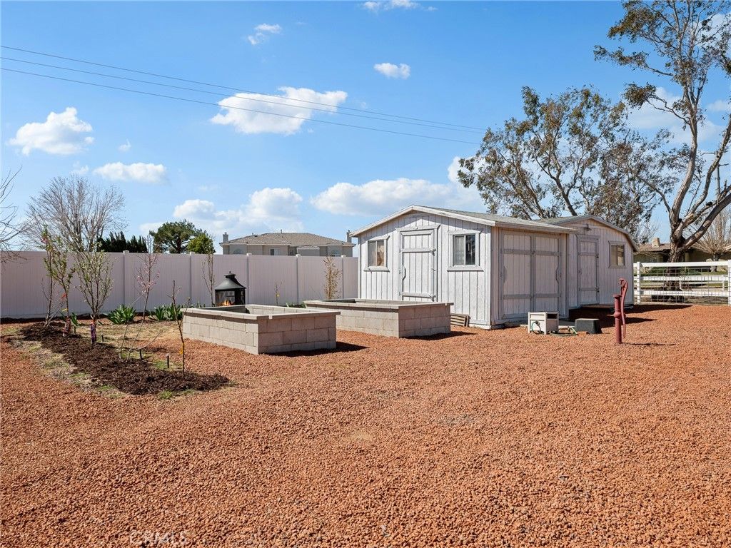 Image 36 of property listing at 18965 Shetland Road, Apple Valley, CA 92308