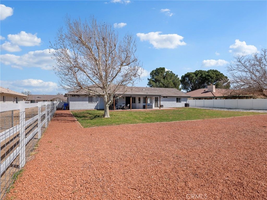 Image 39 of property listing at 18965 Shetland Road, Apple Valley, CA 92308