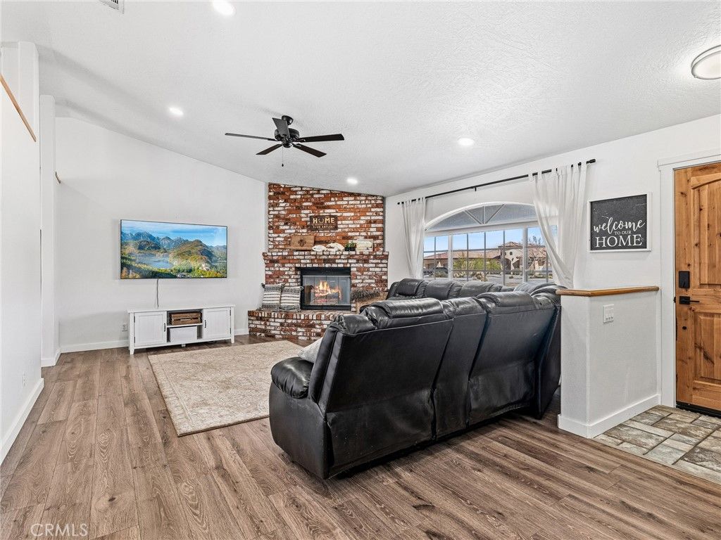 Image 4 of property listing at 18965 Shetland Road, Apple Valley, CA 92308