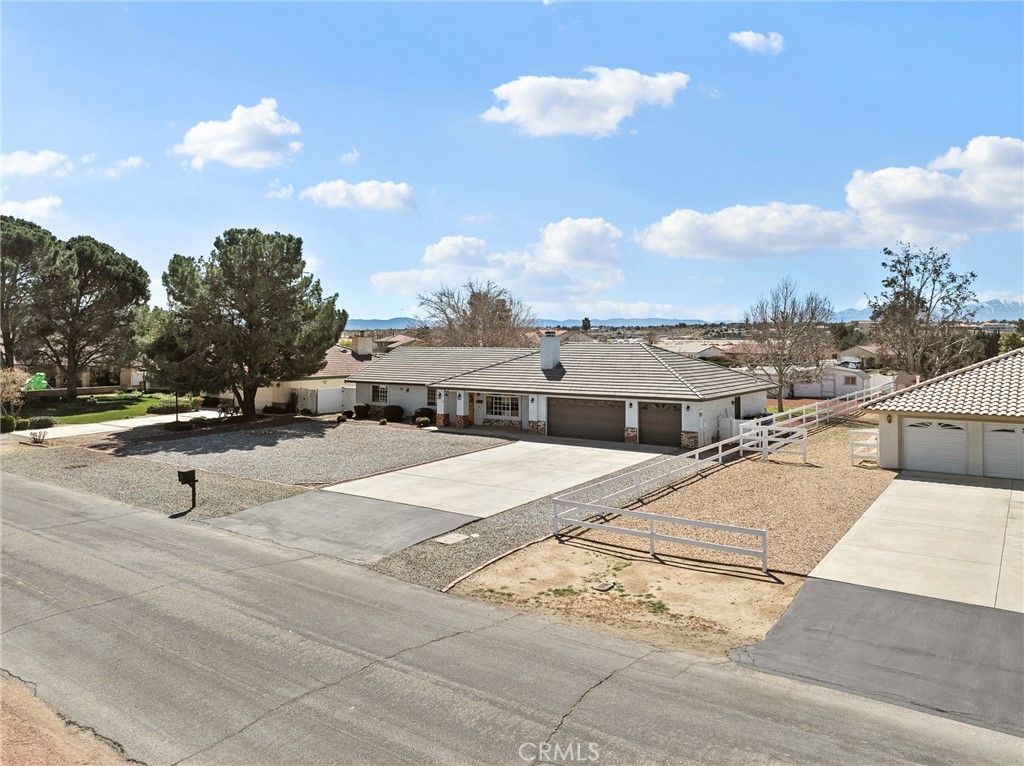 Image 41 of property listing at 18965 Shetland Road, Apple Valley, CA 92308