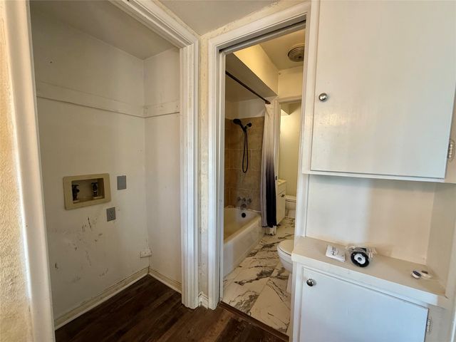 7830 Meadow Park Drive 209, Dallas, TX 75230