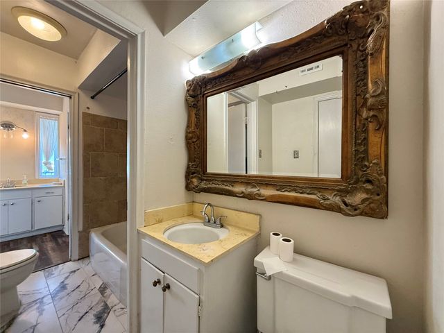 7830 Meadow Park Drive 209, Dallas, TX 75230