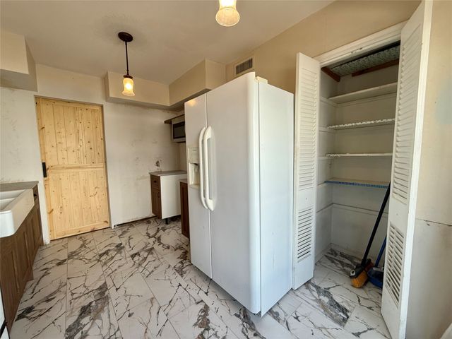 7830 Meadow Park Drive 209, Dallas, TX 75230