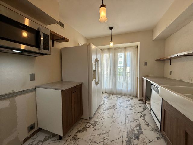 7830 Meadow Park Drive 209, Dallas, TX 75230