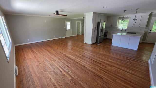 955 3RD AVENUE NW, Alabaster, AL 35007