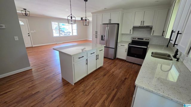 955 3RD AVENUE NW, Alabaster, AL 35007