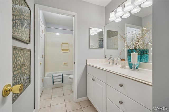 857 Village Meadow Drive, Ballwin, MO 63021