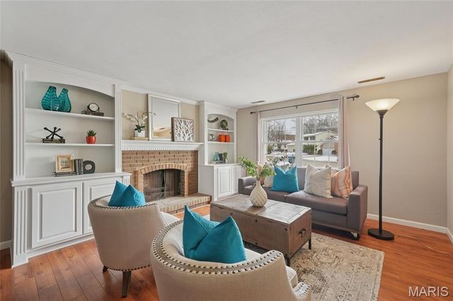 857 Village Meadow Drive, Ballwin, MO 63021