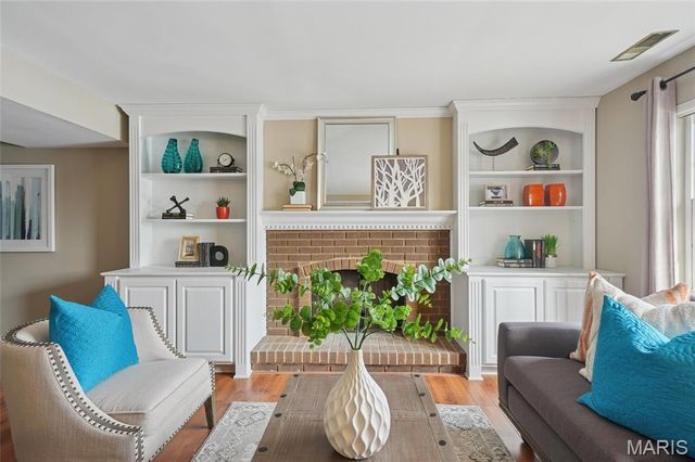 857 Village Meadow Drive, Ballwin, MO 63021