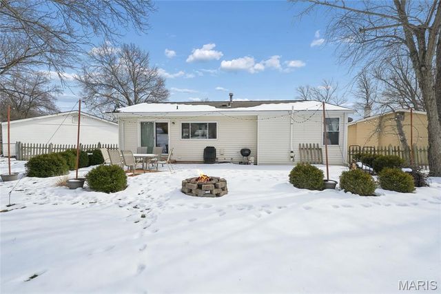 857 Village Meadow Drive, Ballwin, MO 63021