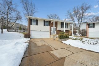 857 Village Meadow Drive, Ballwin, MO 63021