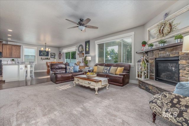 1552 Saddle Mountain Ave, Middleton, ID 83644