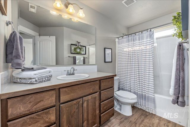 1552 Saddle Mountain Ave, Middleton, ID 83644