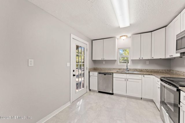 4044 HUNTER Circle, Jacksonville, FL 32207