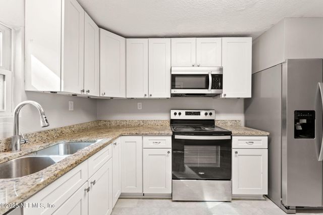 4044 HUNTER Circle, Jacksonville, FL 32207