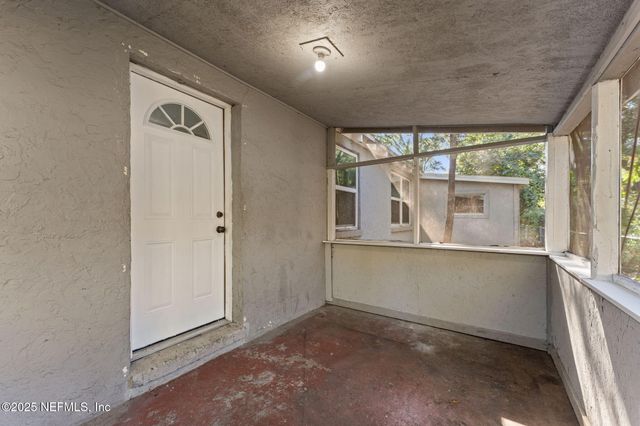 4044 HUNTER Circle, Jacksonville, FL 32207