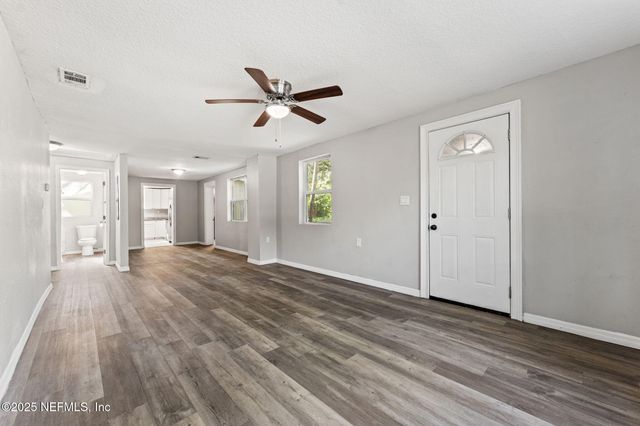 4044 HUNTER Circle, Jacksonville, FL 32207